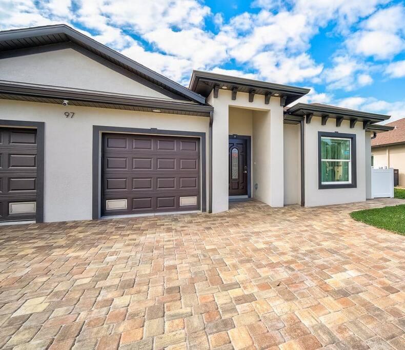 Sunny Coastal,3 Bd, 2 Ba, King Master Suite, Close To Ocean, Golfing , Fishing Villa