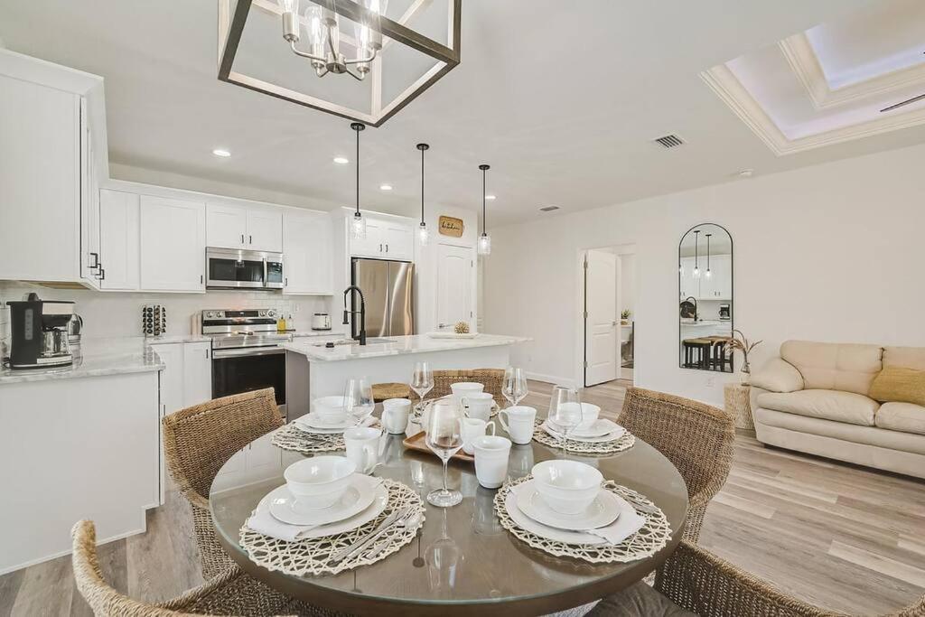Sunny Coastal,3 Bd, 2 Ba, King Master Suite, Close To Ocean, Golfing , Fishing Villa