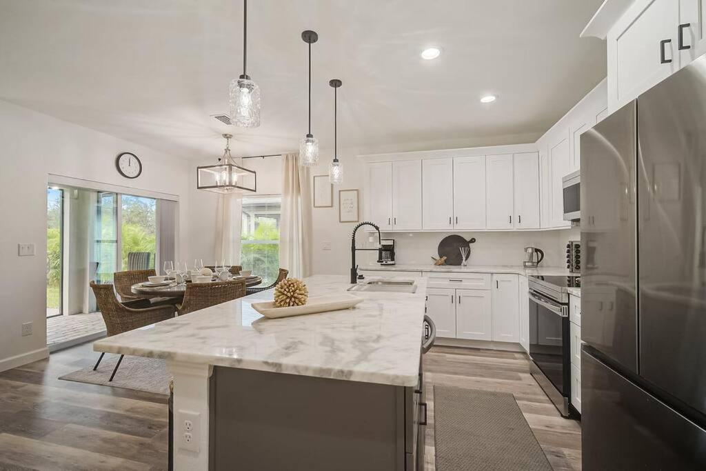 Sunny Coastal,3 Bd, 2 Ba, King Master Suite, Close To Ocean, Golfing , Fishing Villa